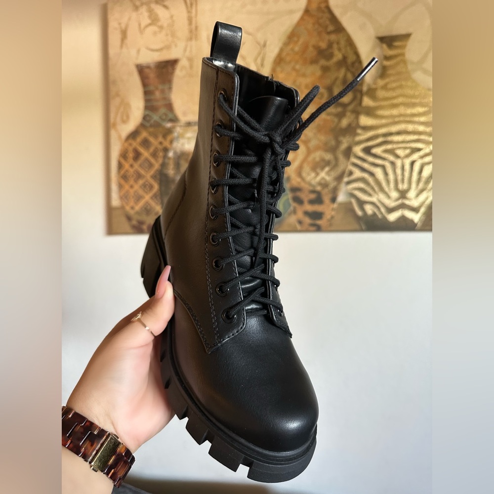 NWT!! Lace Up Combat Boot w/ Chunky Heel - Picture 4 of 6